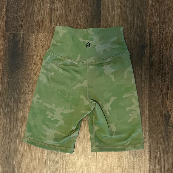 P’tula Stealth Short - Picture 2 of 3